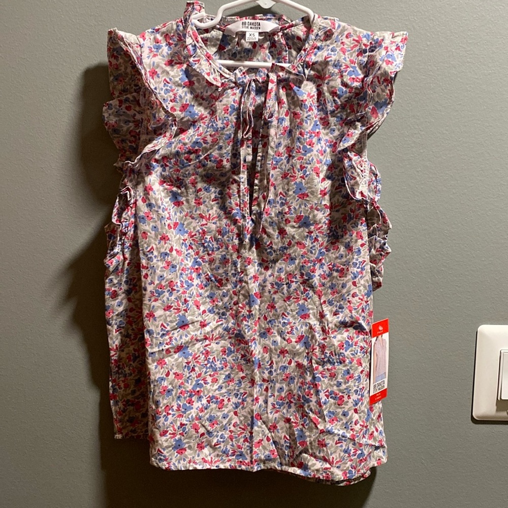 BRAND NEW TOP SIZE XSMALL! NWT. SMOKE FREE HOME!